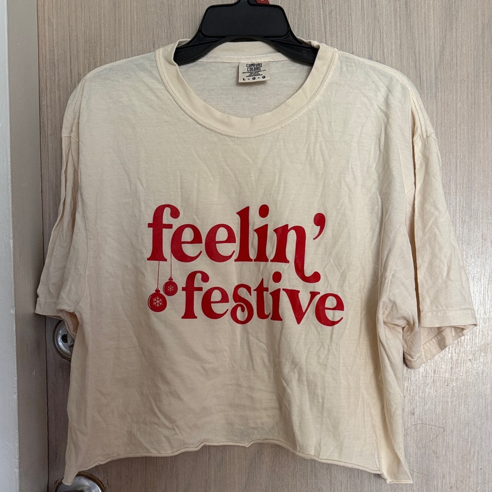 Comfort Colors Cream cropped Tee with Red Graphic - Christmas 🎄